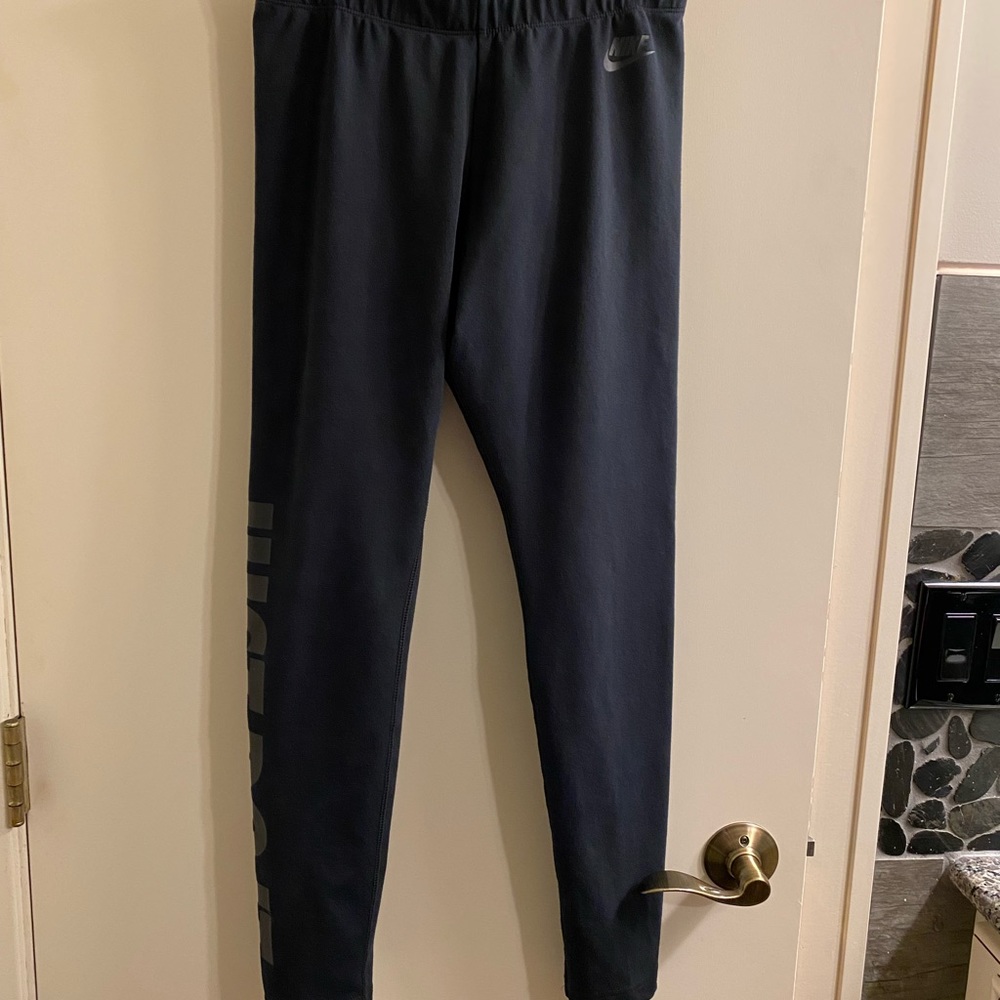 Women’s running pants. Ankle length